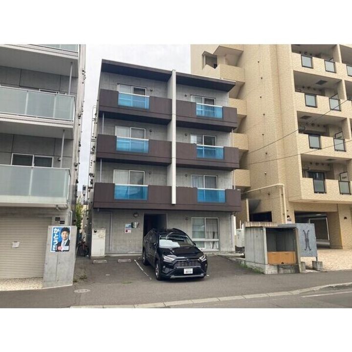北海道札幌市中央区南九条西12の賃貸マンションの外観