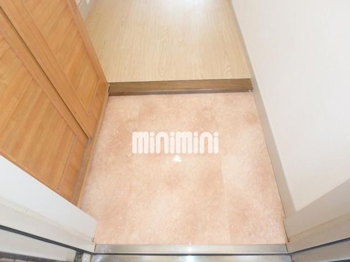 グレイスパレスの玄関