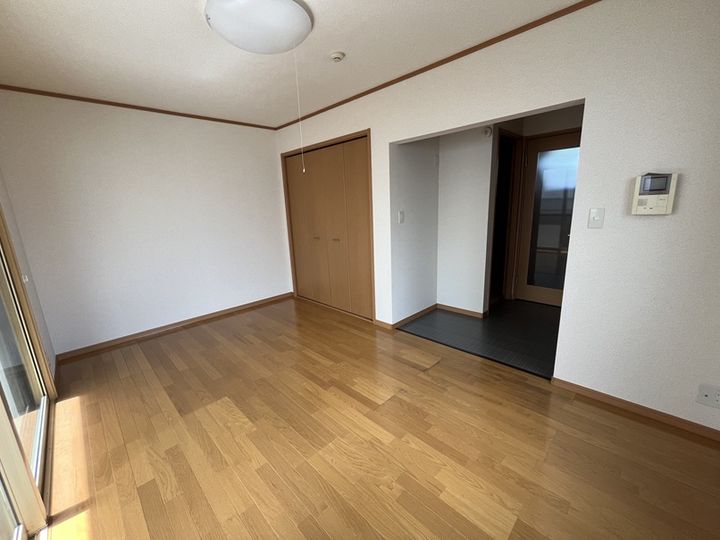 フォーレスト新南の居間