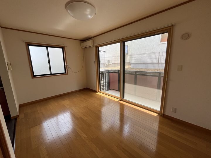 フォーレスト新南の居間