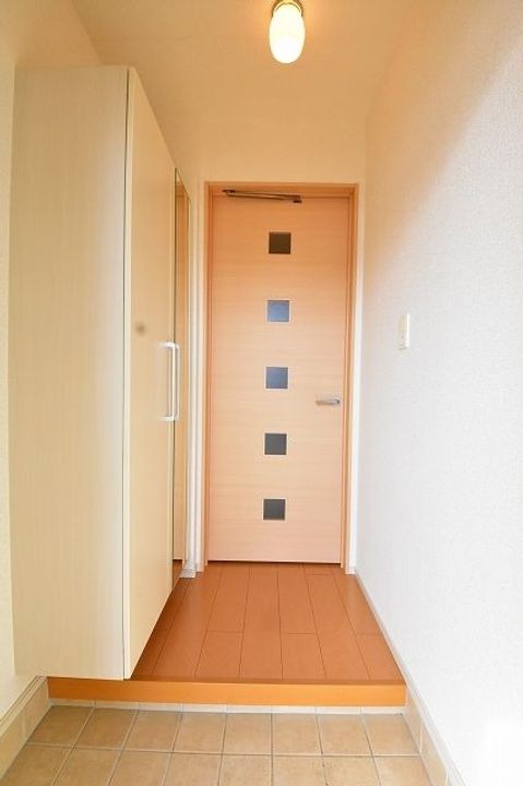 福島県安達郡大玉村玉井字西庵(アパート)の賃貸物件の玄関