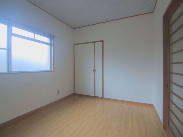 京都府京都市北区小山南上総町の賃貸マンションの居間