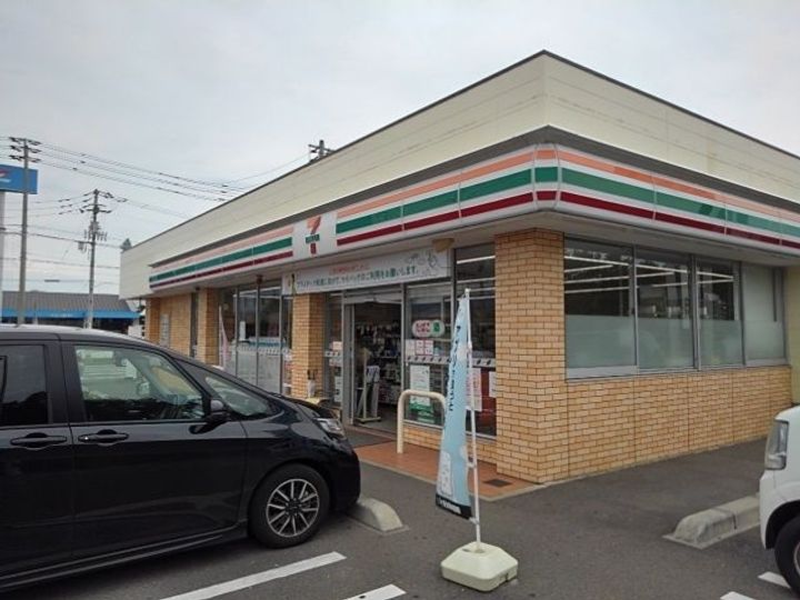 CREAの周辺