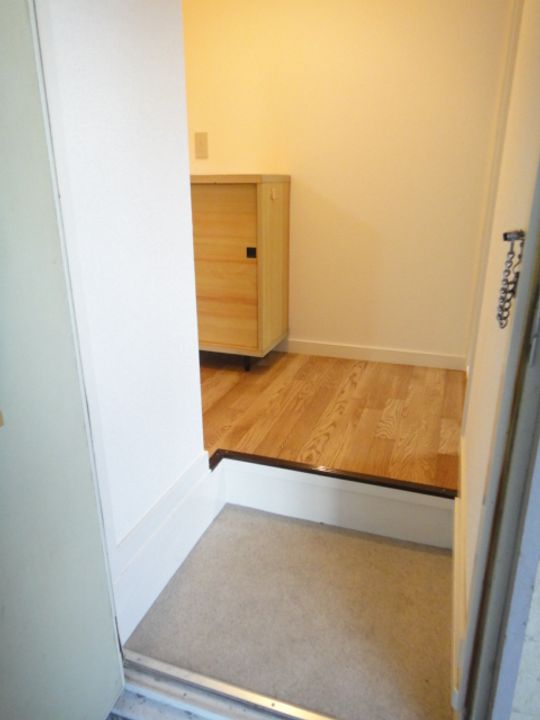 高橋ハイツの玄関