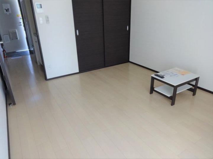 沖縄県うるま市字赤野(マンション)の賃貸物件の居間