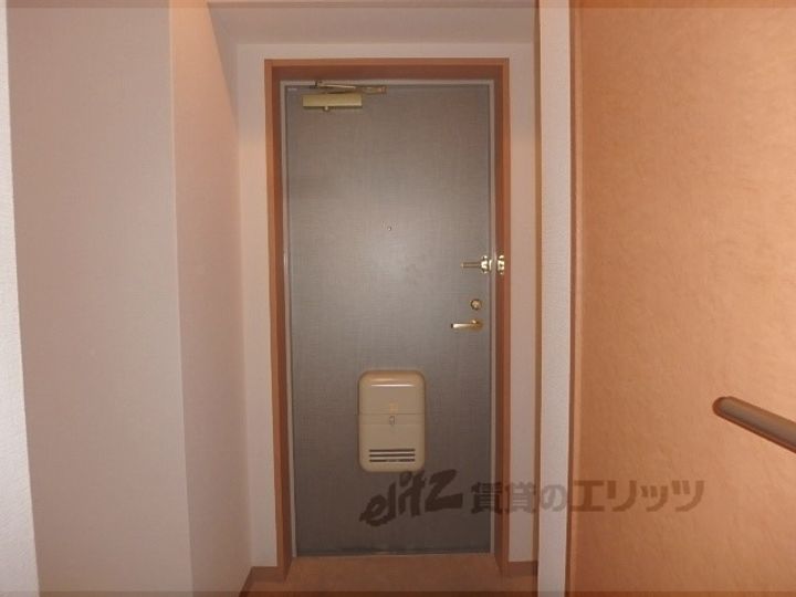 ラパス高辻の玄関