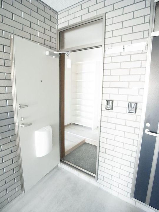 メイプル23の玄関