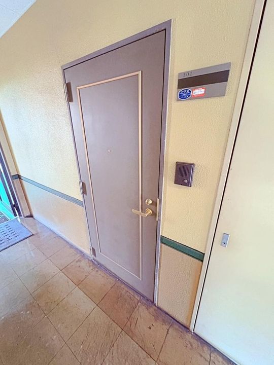 アヴァンセ雅の玄関