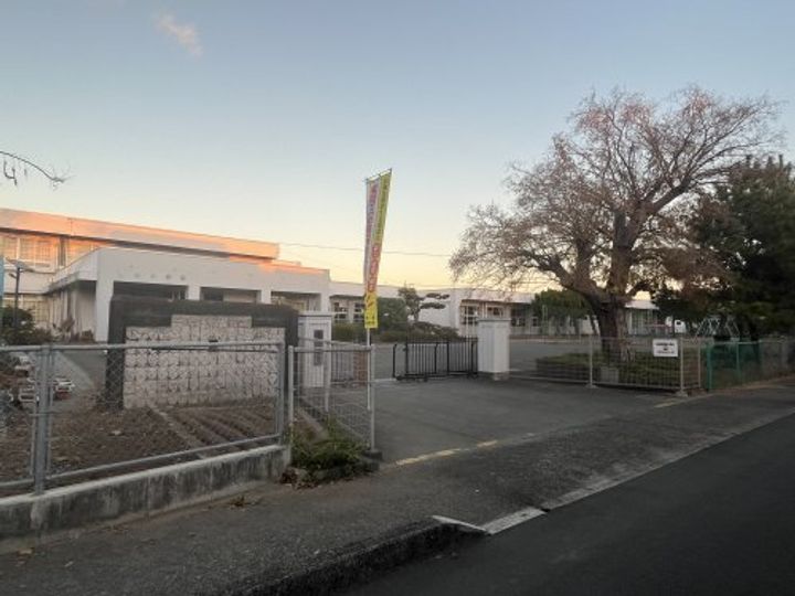 メゾン・ソレイユBの周辺