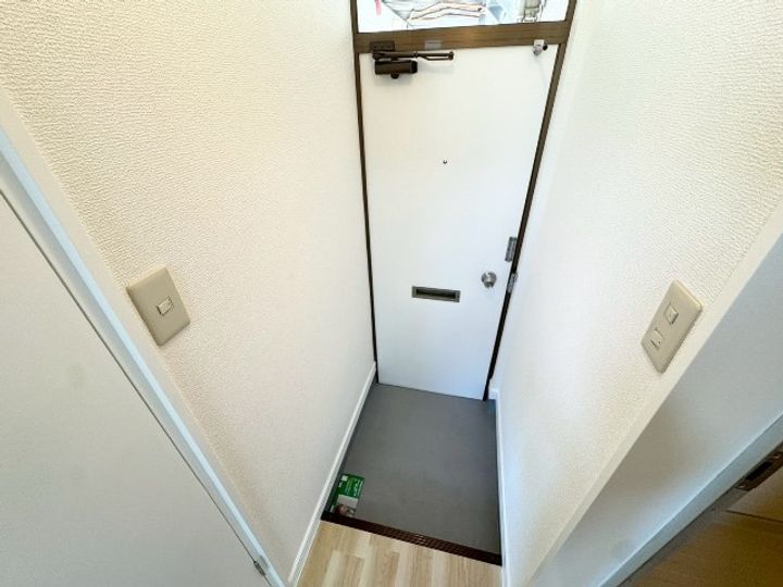 ハイツエミールの玄関