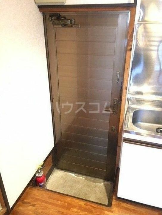 鶴神ハイツの玄関