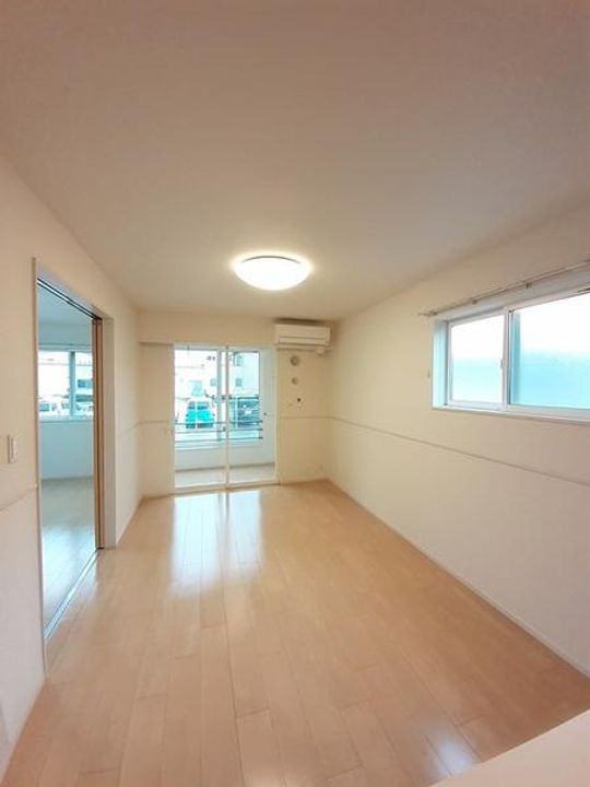 ノヴァ 2の居間