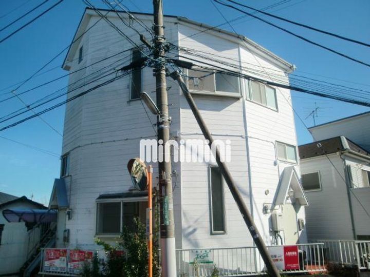 ホワイトハウス日野の外観