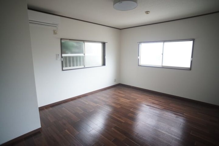 ターフあガーデンの居間