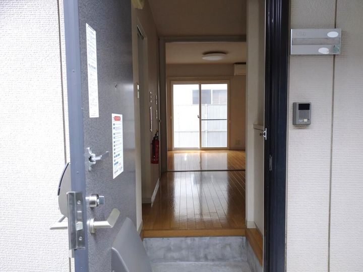 フレグランスTKの玄関