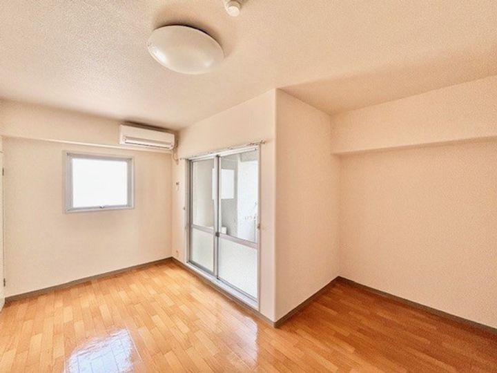 アルファ清心町IIの居間