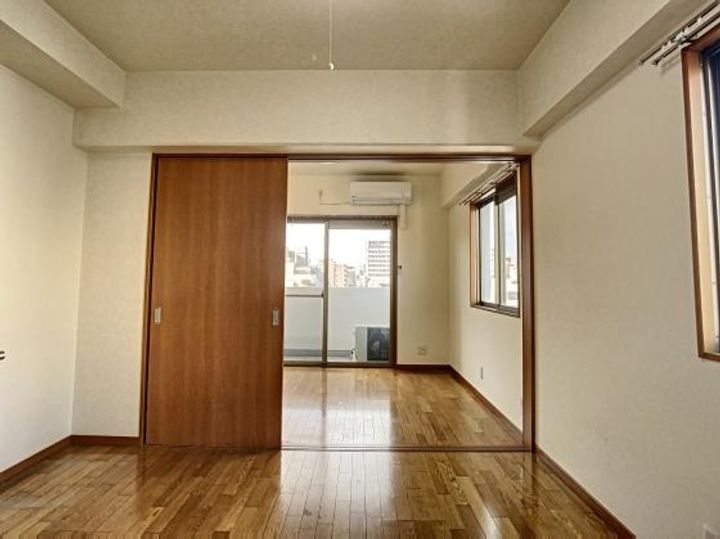 IT026壱番館の居間