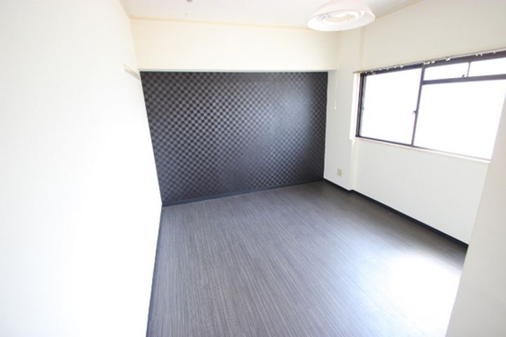 第一観音町ビルの居間
