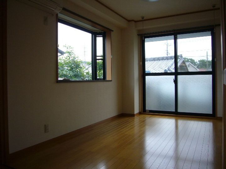 神奈川県川崎市多摩区菅北浦2(マンション)の賃貸物件の居間