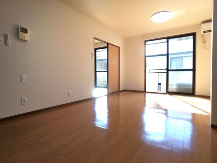 カムール高畑 Bの居間