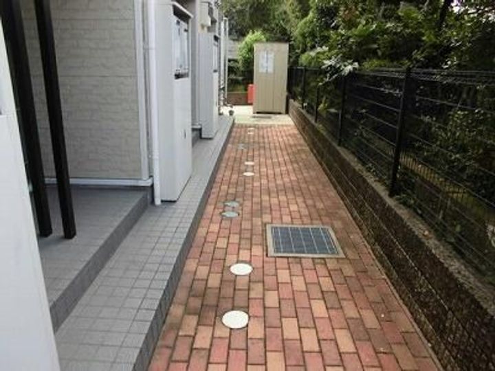 レオパレスフロラシオンの玄関