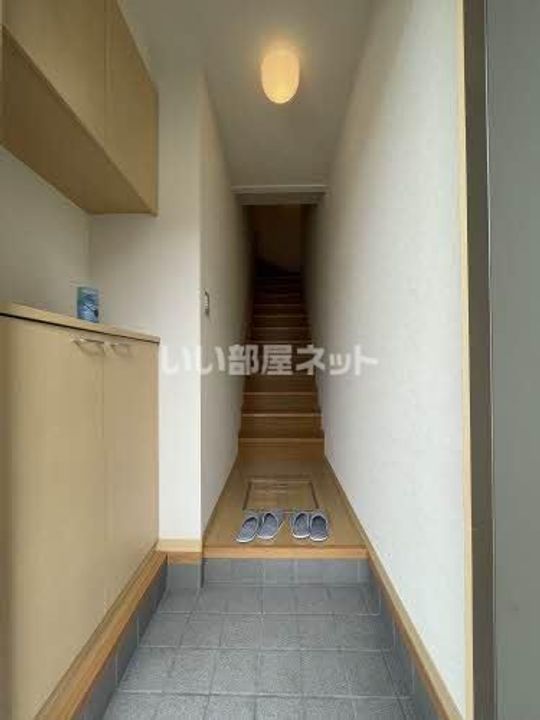 広島県福山市神辺町字十三軒屋(アパート)の賃貸物件の玄関