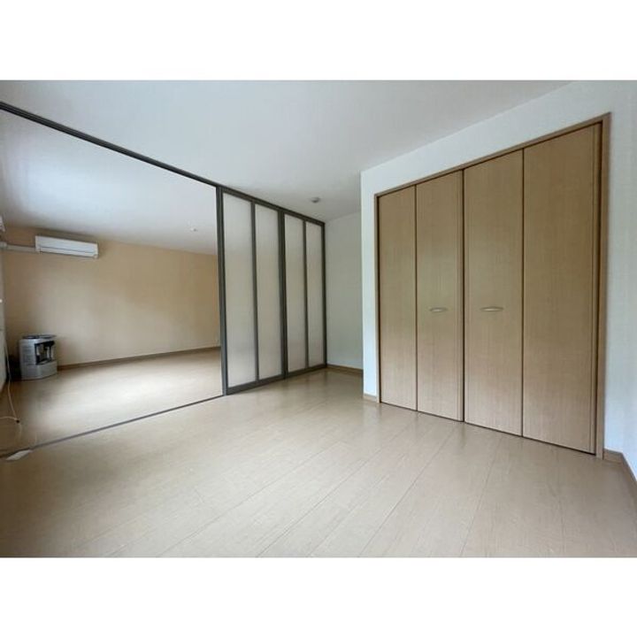 ネビオス伏見の居間