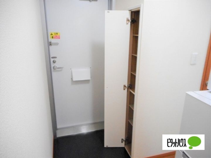 レオパレス上田乃郷の玄関