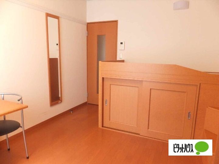 レオパレス上田乃郷の居間