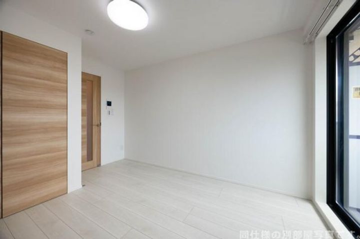 アザーレ・キュリオス中野島の居間