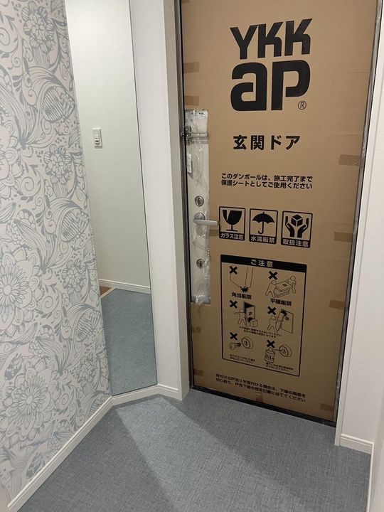 メゾン プリオールの玄関