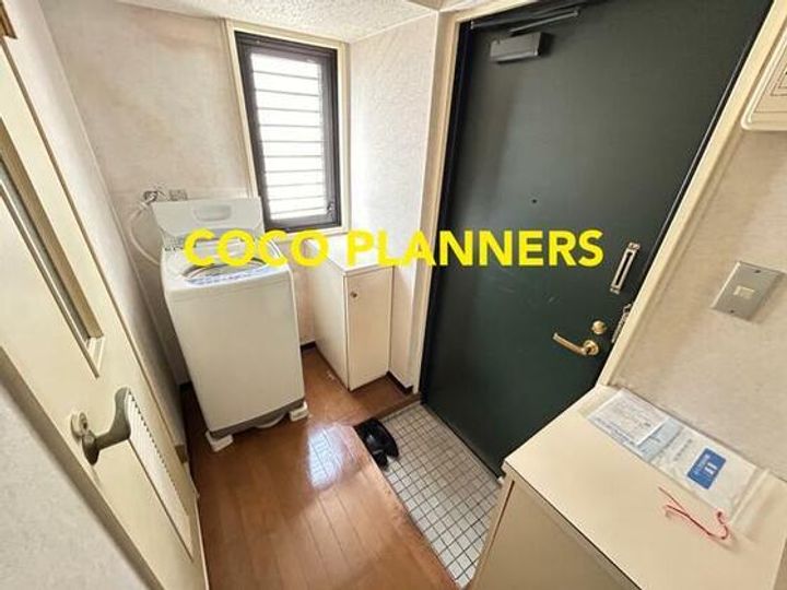 ロワイヤルユニの玄関