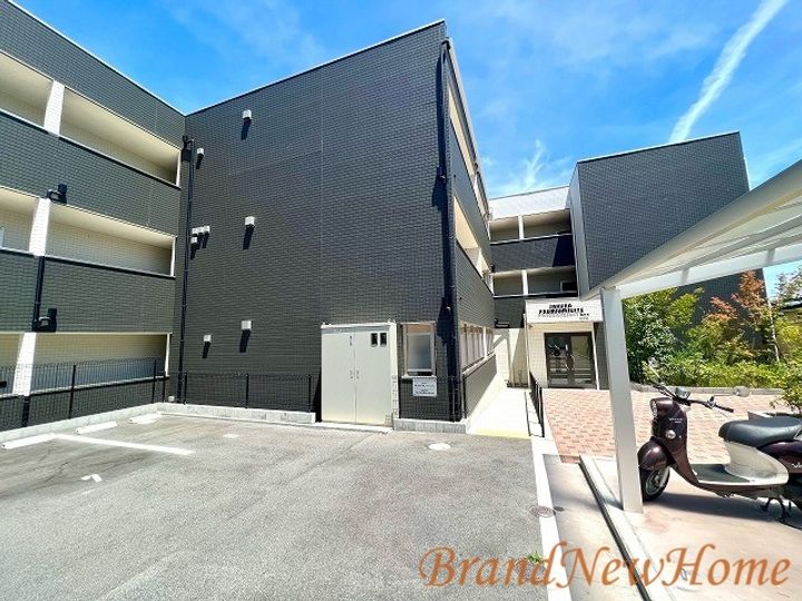 プレミアムスイート狭山駅前の外観