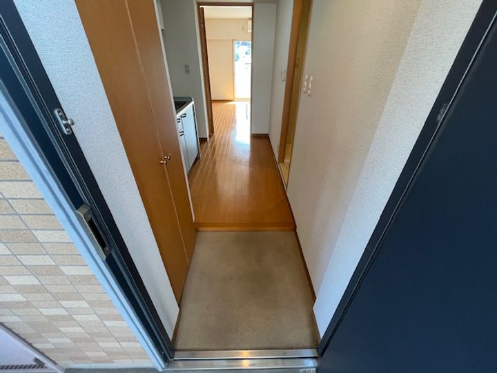 カーサプリメーラ向山の玄関