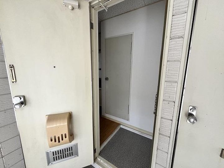 シャンハイツK1の玄関