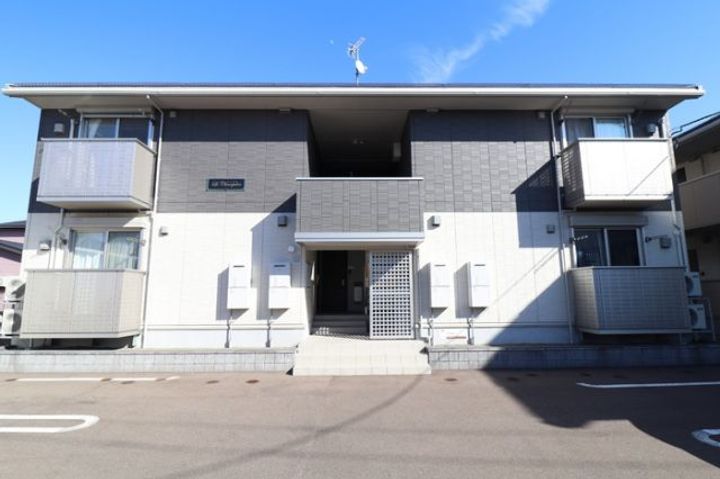 新潟県上越市春日新田3の賃貸アパートの外観