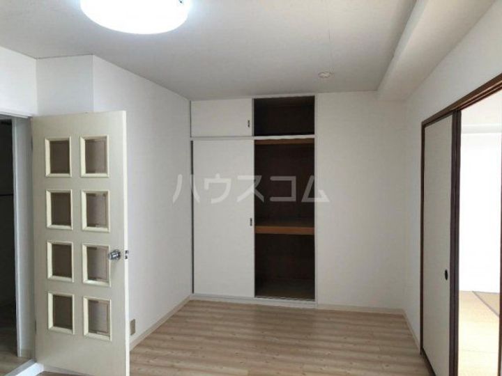 布施ビルIの居間