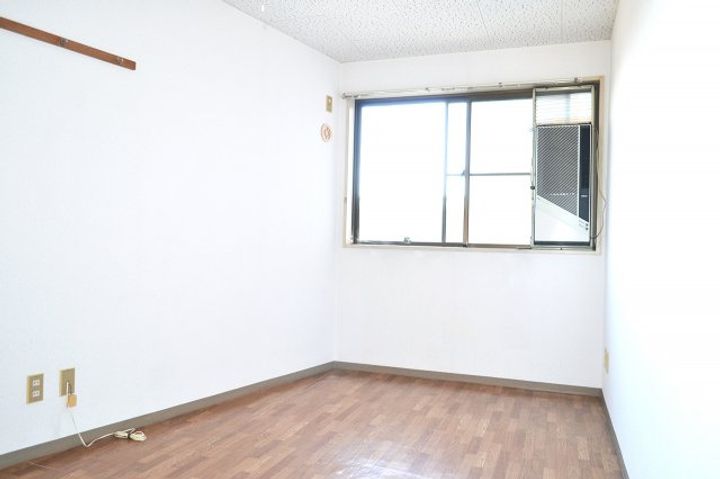 ブリッヂ金子の居間