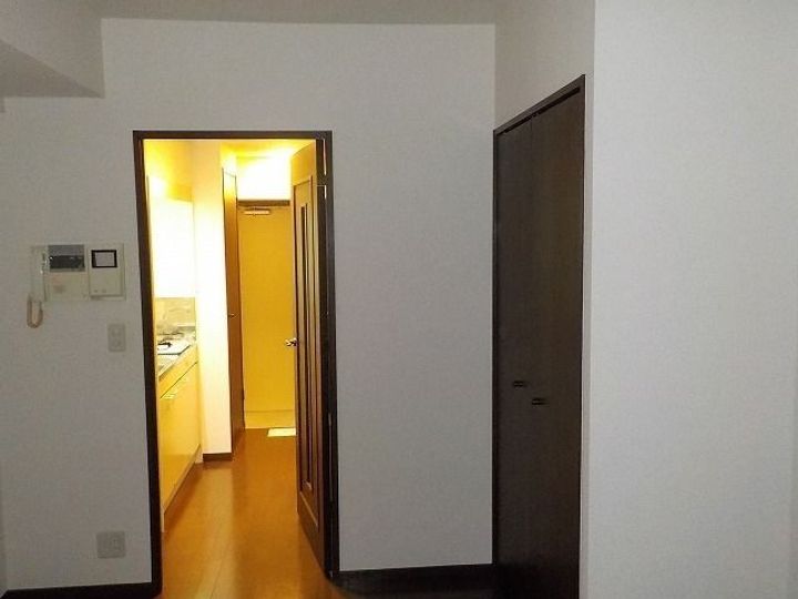 東京都渋谷区本町1(マンション)の賃貸物件の玄関