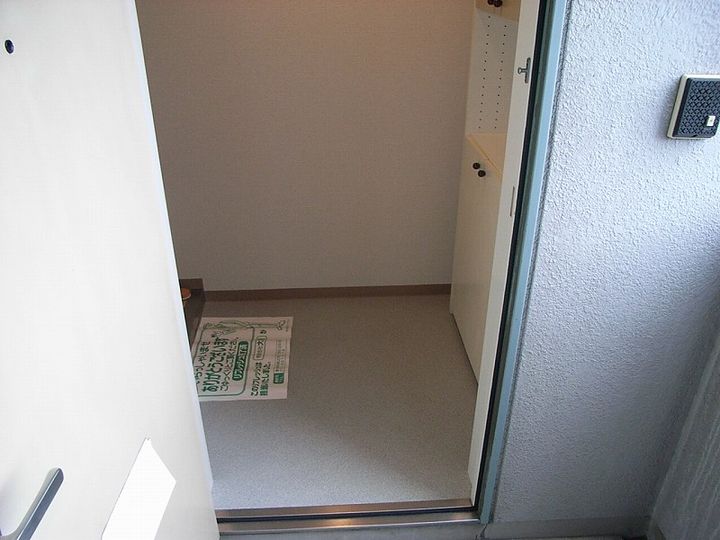 大阪府大阪市城東区新喜多東1(マンション)の賃貸物件の玄関