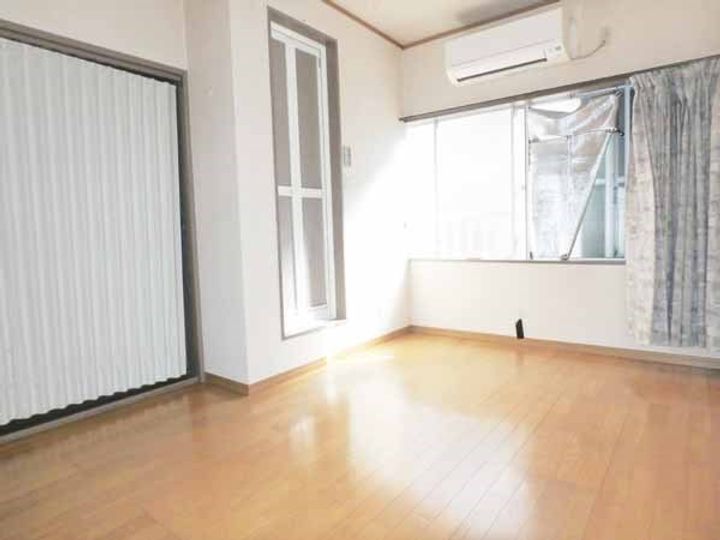 吉井アパートの居間
