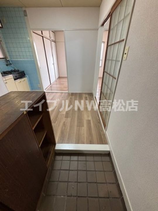 塩上ハイツの玄関