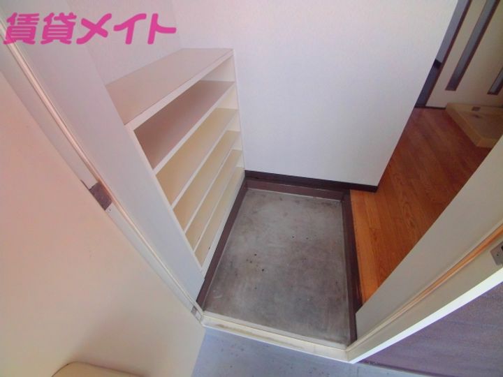 レジデンス森の宮の玄関