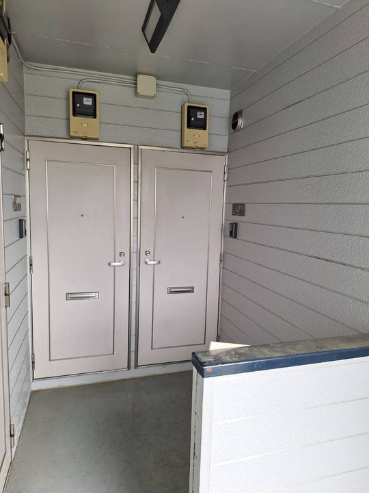 セントハイム西橋本参番館の玄関