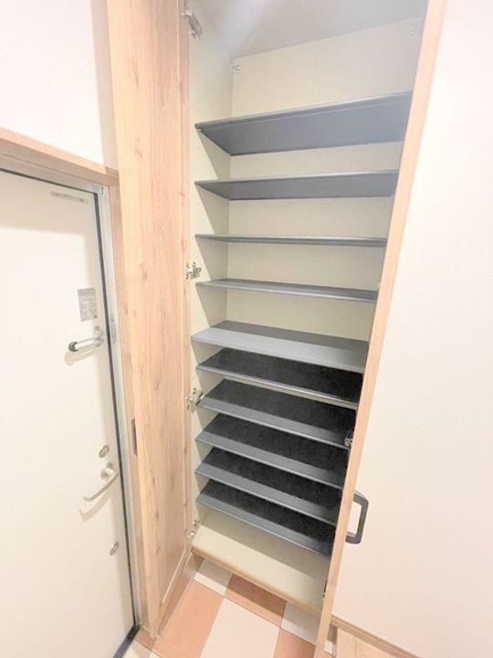 東京都中野区中央2(アパート)の賃貸物件の玄関