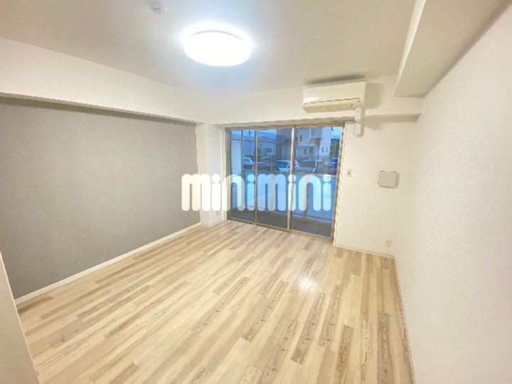 プレミアムキャッスル豊山の居間