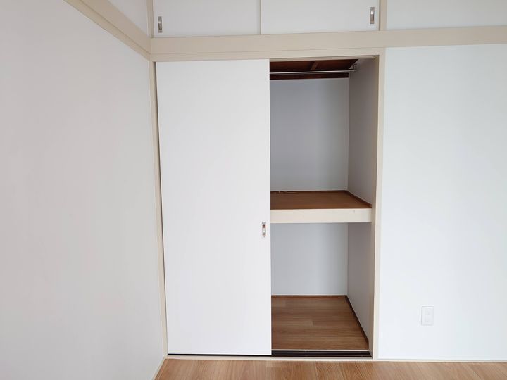 宅間ビルの内装