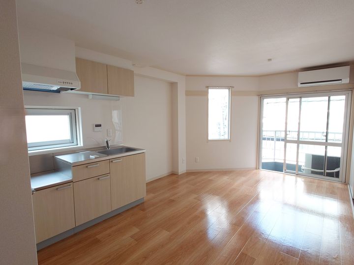 宅間ビルの居間