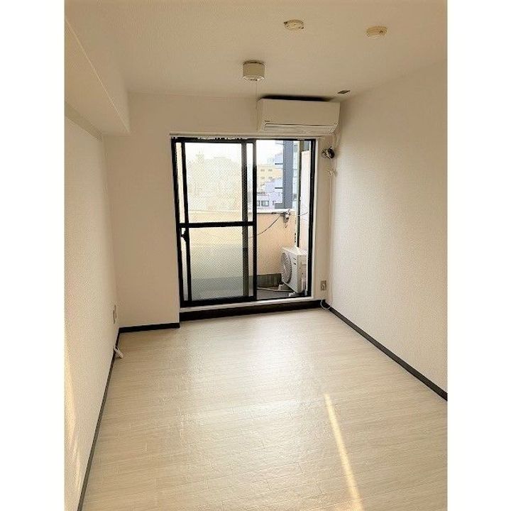 フラッツ100の居間