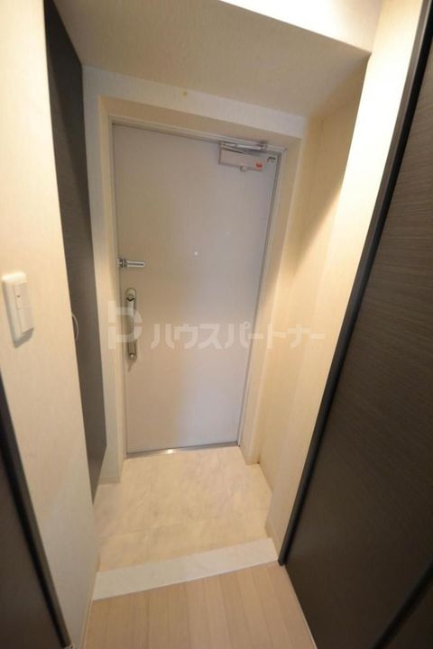 東京都足立区足立4(マンション)の賃貸物件の玄関